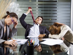 Как политики умудряются так мало спать и много работать?