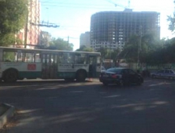 В Брянске мотоциклист врезался в троллейбус