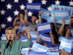 Штаб Клинтон обвинил Трампа в повторении тезисов Путина