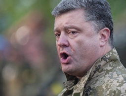 Порошенко привел в боеготовность войска на границе с Крымом и в Донбассе