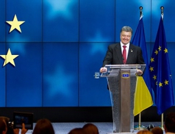 Запад перестал безоговорочно поддерживать Киев, считает Косачев