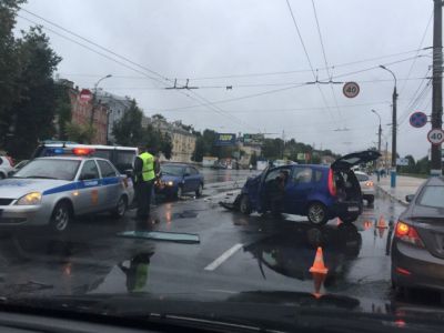 В Брянске массовое ДТП на Калинина заблокировало движение в городе