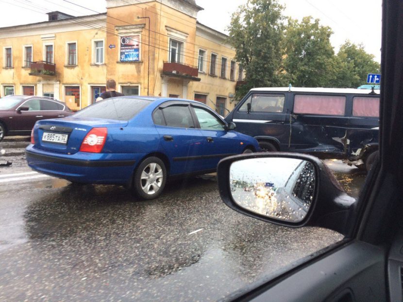 В массовом ДТП на Набережной пострадала пассажирка такси «Максим»