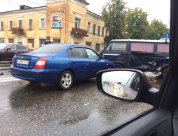В массовом ДТП на Набережной пострадала пассажирка такси «Максим»