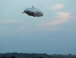 Самое большое воздушное судно в мире поднялось в небо в Великобритании