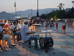 Захарова назвала парадоксом сообщения западных СМИ о провале сезона в Крыму