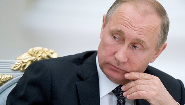 Путин уволил восемь генералов из СК и МВД