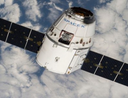 Космический корабль Dragon успешно сел в океан