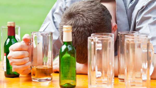 Ученые выяснили, что превращает человека в алкоголика