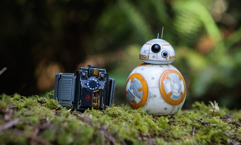 Дроидом BB-8 от Sphero теперь можно управлять джедайскими жестами