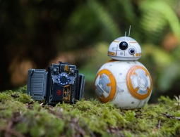 Дроидом BB-8 от Sphero теперь можно управлять джедайскими жестами