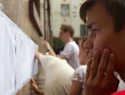 Платить или не платить: какое образование мы выбираем?