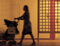 Минтруд задумался о поощрении женщин, родивших двух детей до 30 лет