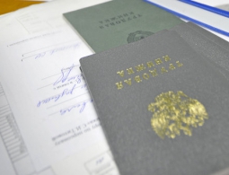 Декан истфака КемГУ уволен из-за голых первокурсников