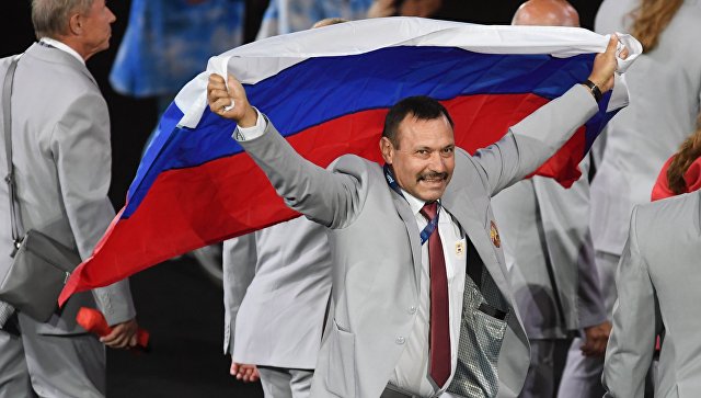 В Белоруссии объяснили, почему их паралимпийцы вышли с российским флагом