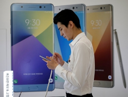 Американский регулятор отзывает миллион "взрывоопасных" Samsung Note 7