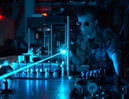 Ученые сумели «замедлить» свет в 10 раз