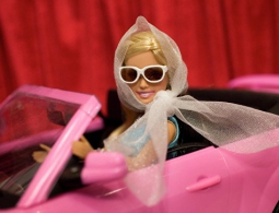 СМИ: куклы Barbie могут не пройти экспертизу игрушек в России