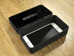 DistractaGone – верный способ оторвать человека от своего смартфона