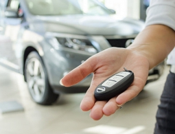 Прокатили: как обманывают в автосалонах