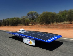 Студенты из Санкт-Петербурга построили первый отечественный солнцемобиль