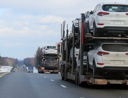 Импорт легковых автомобилей в Россию вырос впервые за три года