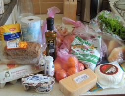 Сотрудниц брянского Роспотребнадзора будут судить за просроченные продукты