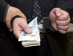 В Брянске директор УК хотел "купить" жилой дом за 155 тыс. рублей