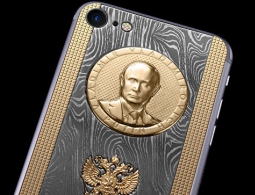 Ко дню рождения Путина вышел смартфон с его барельефом