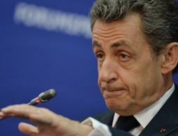 Саркози назвал безответственной позицию Олланда по отношению к России