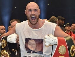 Боксер Тайсон Фьюри отказался от титулов чемпиона мира по версиям WBO и WBA