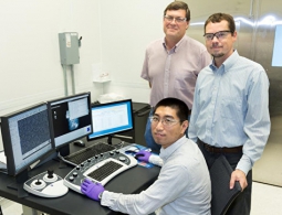 Ученые создали наноматериал, вырабатывающий спирт из воздуха