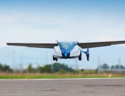 Из водителей – в пилоты: кто производит летающие автомобили