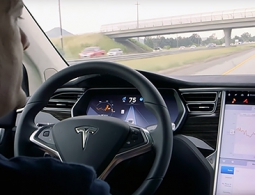 Tesla Model X с автопилотом смогла предотвратить автокатастрофу