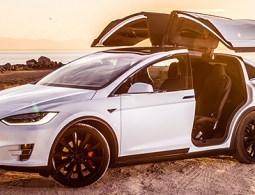 Tesla показала работу нового автопилота на видео