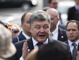 Порошенко заявил, что Киев больше не будет жить за счет Запада