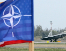 Американский политолог назвал ошибкой приближение НАТО к границам России