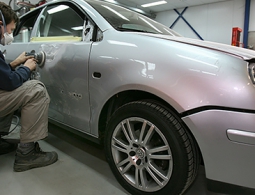 Официальные автодилеры попросили дать им приоритет при ремонте по ОСАГО