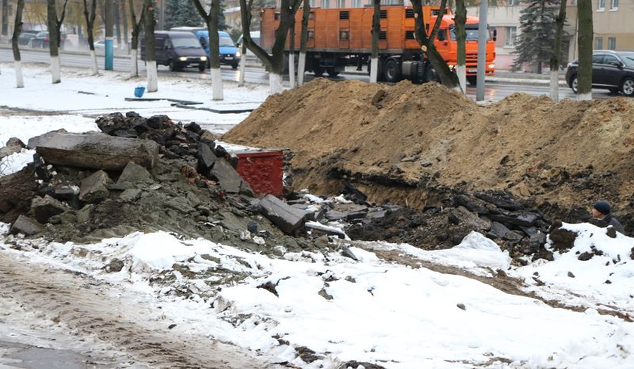 На Московском проспекте Брянска начали прокладывать ливнёвку