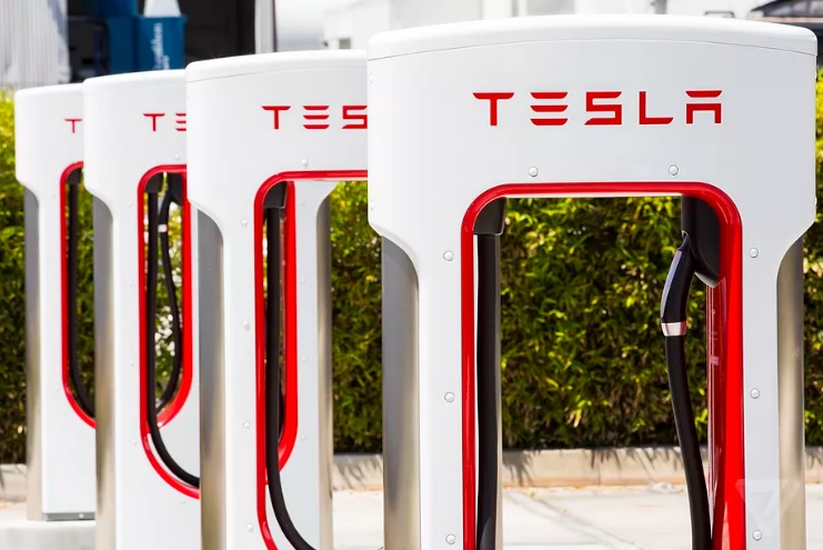 Зарядные станции Tesla Supercharger станут платными