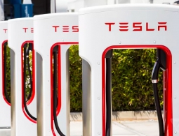 Зарядные станции Tesla Supercharger станут платными