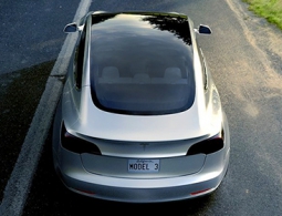 Бюджетный электрокар Tesla получит крышу с солнечными батареями