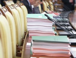 В Кремле не располагают информацией об увеличении зарплат чиновников на 38%