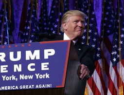 Трамп возобновил перебранки в Twitter, обрушившись на газету New York Times