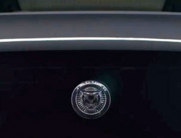 Jaguar намекнул на премьеру своего первого электрического кроссовера