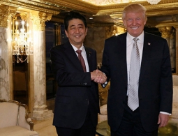 Абэ назвал Трампа лидером, которому можно доверять