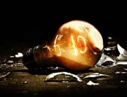 #видео | В новом рекламном видео компания Apple взрывает тысячи лампочек