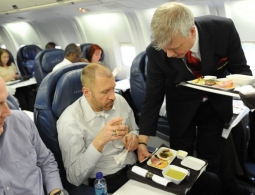 Почему в самолетах так плохо кормят?