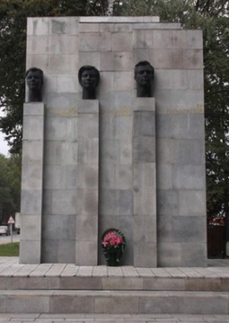 ВЕЧЕР «ТВОЙ ПОДВИГ В ПАМЯТИ ПОТОМКОВ»