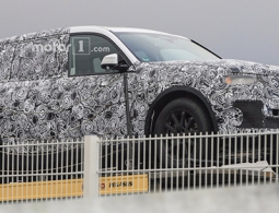 Семиместный кроссовер BMW был впервые замечен на тестах